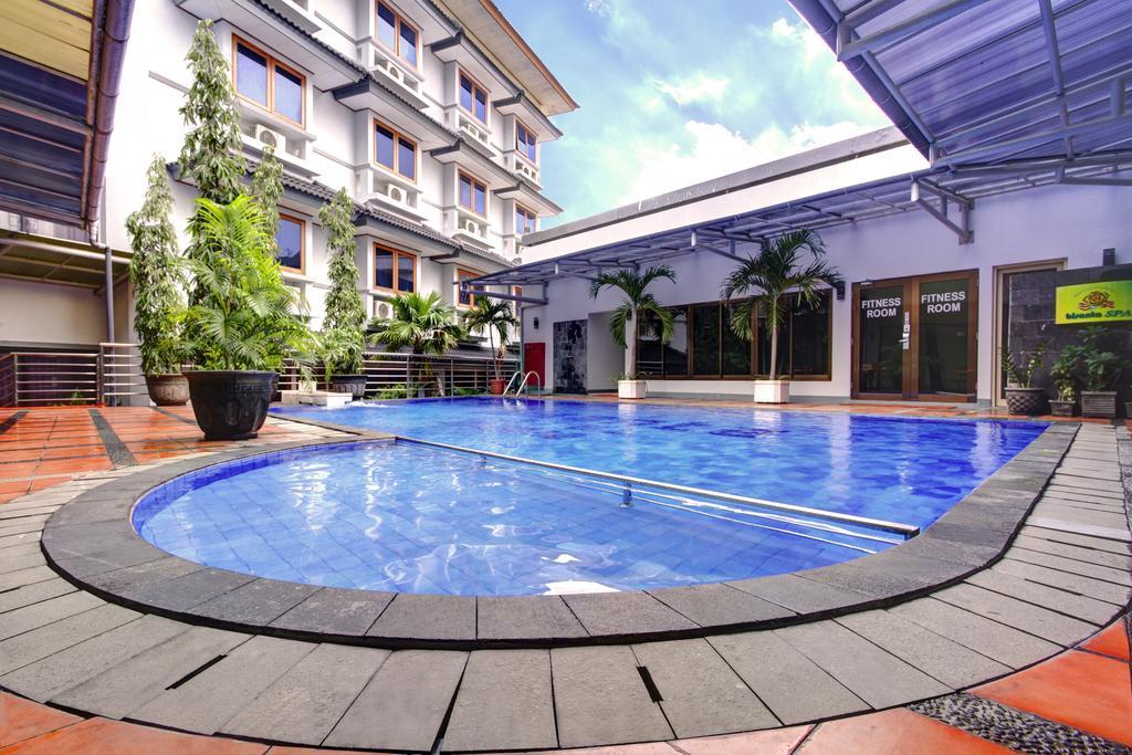 Hotel Bisanta Bidakara Surabaya Bagian luar foto
