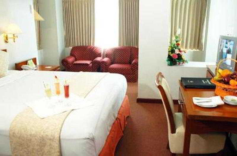 Hotel Bisanta Bidakara Surabaya Bagian luar foto