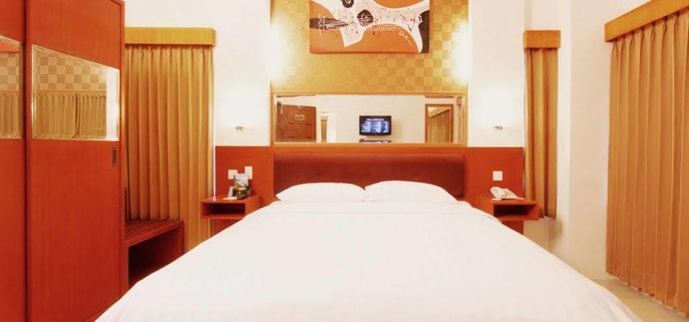 Hotel Bisanta Bidakara Surabaya Bagian luar foto